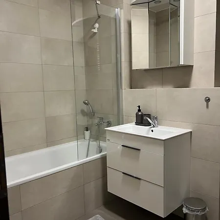 Elegant Escape Ii - Centre & Free Parking Апартаменты