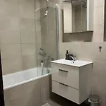 Elegant Escape Ii - Centre & Free Parking 아파트