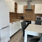 Elegant Escape Ii - Centre & Free Parking 아파트 *